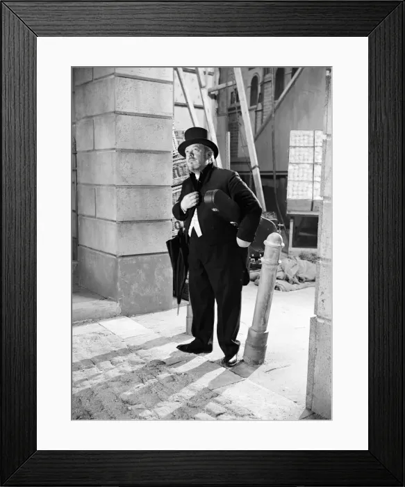 Framed Print : Filming of Pygmalion, directed by Anthony Asquith and Leslie Howard