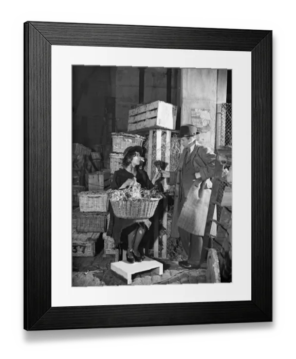 Framed Print : Filming of Pygmalion, directed by Anthony Asquith and Leslie Howard Framed Print : Filming of Pygmalion, directed by Anthony Asquith and Leslie Howard