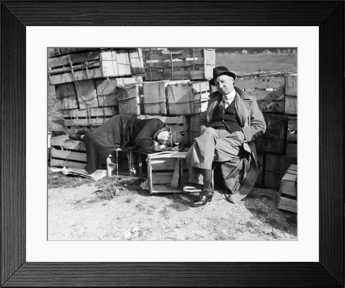 Framed Print : Filming of Pygmalion, directed by Anthony Asquith and Leslie Howard, at Pinewood Studios Framed Print : Filming of Pygmalion, directed by Anthony Asquith and Leslie Howard, at Pinewood Studios