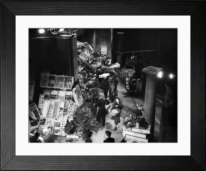 Framed Print : Filming of Pygmalion, directed by Anthony Asquith and Leslie Howard, at Pinewood Studios Framed Print : Filming of Pygmalion, directed by Anthony Asquith and Leslie Howard, at Pinewood Studios