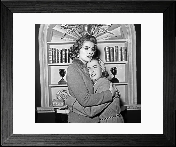 Framed Print : Performance of the play The Spiders Web at the savoy Theatre in London Framed Print : Performance of the play The Spiders Web at the savoy Theatre in London