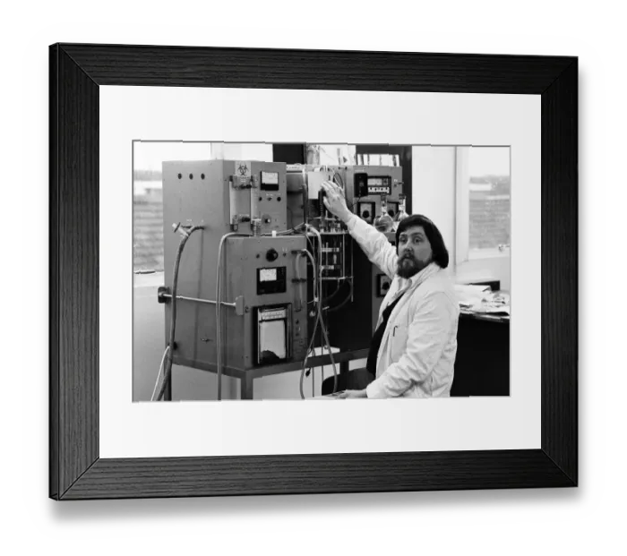 Framed Print : Brakenhale School Feature, Bracknell, Berkshire, 15th January 1986. Biology