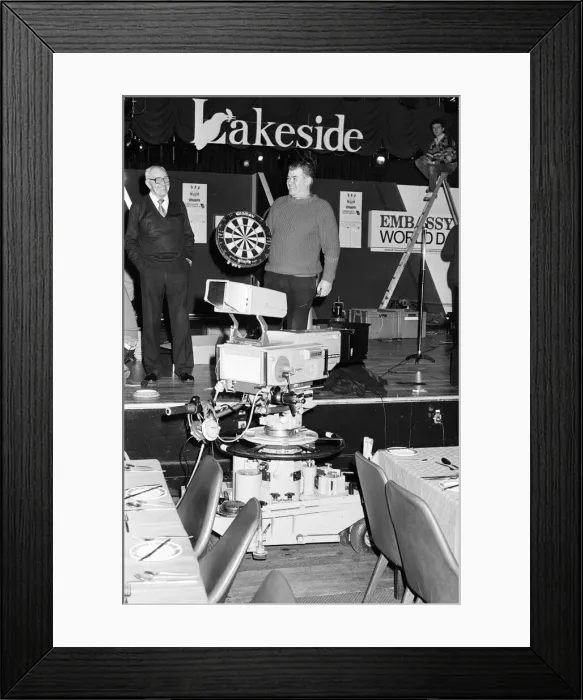 Framed Print : Behind the scenes at the 1986 BDO World Darts Championship Framed Print : Behind the scenes at the 1986 BDO World Darts Championship