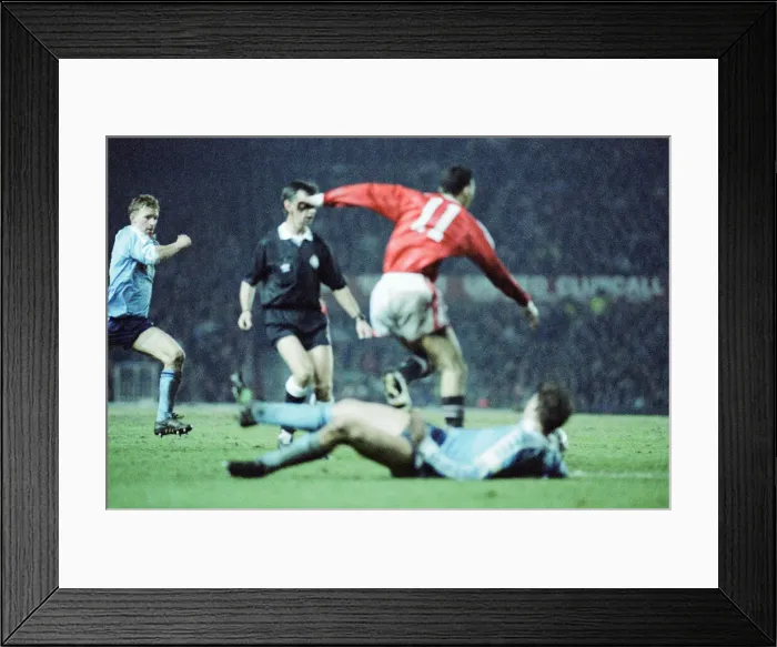 Framed Print : Man United 2-1 Middlesbrough, League Cup match at Old Trafford, Wednesday 11th March 1992