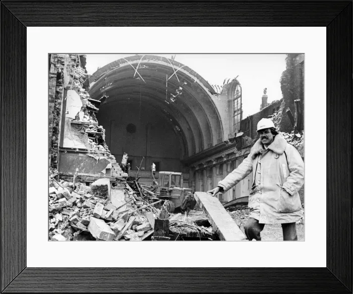 Framed Print : The Royal Exchange, Middlesbrough, 18th January 1985. Pictured, Mike Tweedle Framed Print : The Royal Exchange, Middlesbrough, 18th January 1985. Pictured, Mike Tweedle