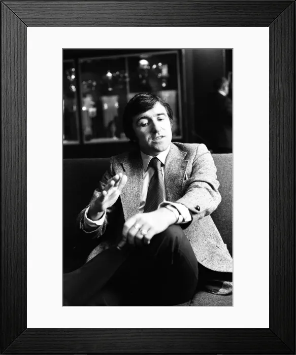 Framed Print : Terry Venables - Crystal Palace football manager pictured for The Daily Mirror