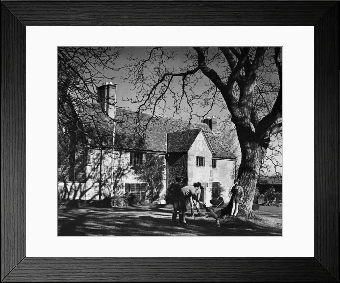 Framed Print : Sulgrave Northamptonshire: An attractive aspect of Sulgrave Manor Framed Print : Sulgrave Northamptonshire: An attractive aspect of Sulgrave Manor