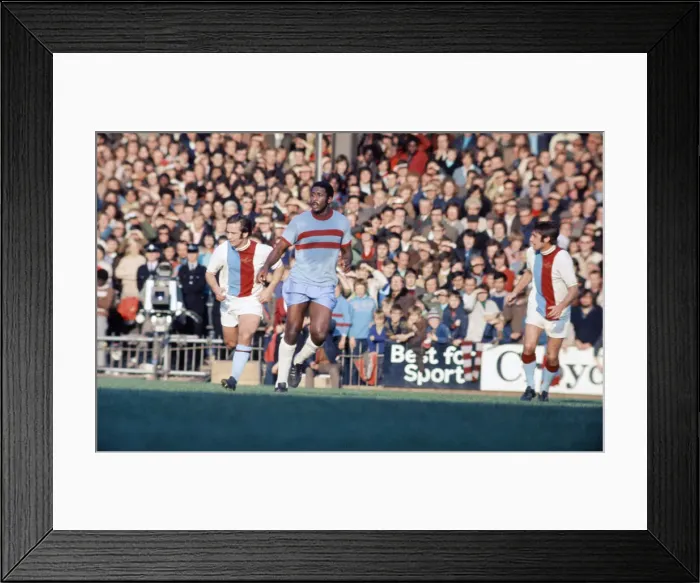 Framed Print : English League Division One match at Selhurst Park. Crystal Palace 0 v West Ham Framed Print : English League Division One match at Selhurst Park. Crystal Palace 0 v West Ham