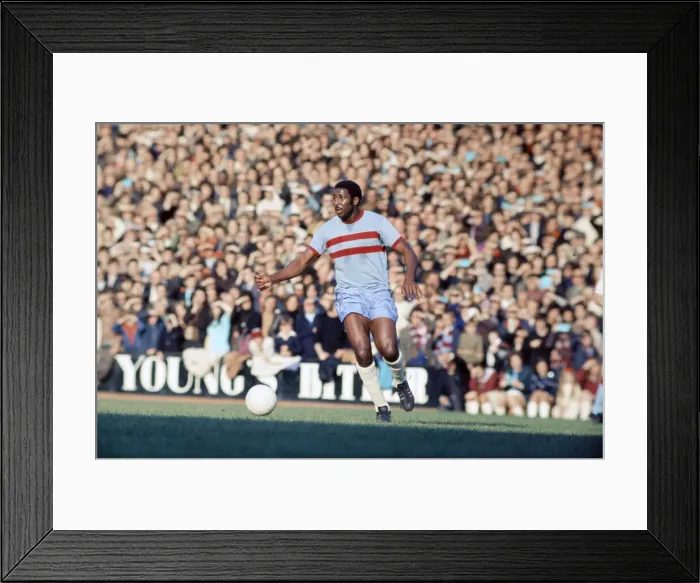 Framed Print : English League Division One match at Selhurst Park. Crystal Palace 0 v West Ham Framed Print : English League Division One match at Selhurst Park. Crystal Palace 0 v West Ham