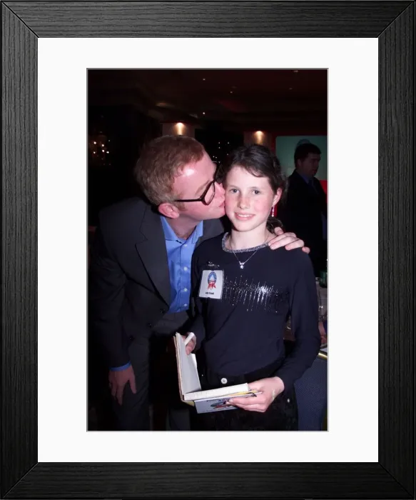 Framed Print : Josie Russell gets a kiss from Chris Evans May 1999 at The Mirror Pride of Britain