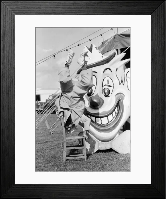Framed Print : Paulos Circus, Calcot, Berkshire, October 1985 Framed Print : Paulos Circus, Calcot, Berkshire, October 1985