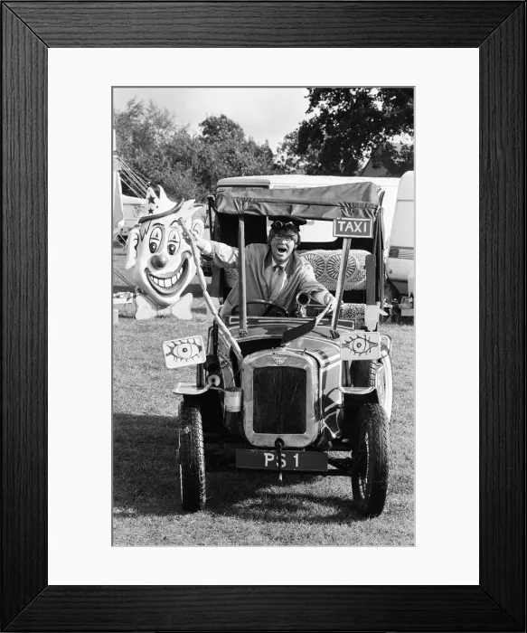 Framed Print : Paulos Circus, Calcot, Berkshire, October 1985 Framed Print : Paulos Circus, Calcot, Berkshire, October 1985