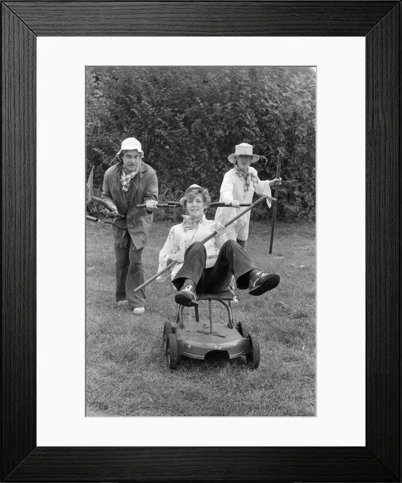 Framed Print : Pram Race, Lambourn, Berkshire, October 1985 Framed Print : Pram Race, Lambourn, Berkshire, October 1985