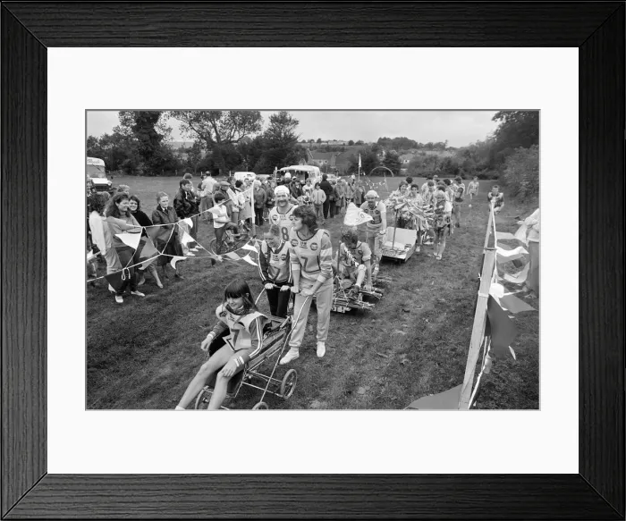 Framed Print : Pram Race, Lambourn, Berkshire, October 1985 Framed Print : Pram Race, Lambourn, Berkshire, October 1985