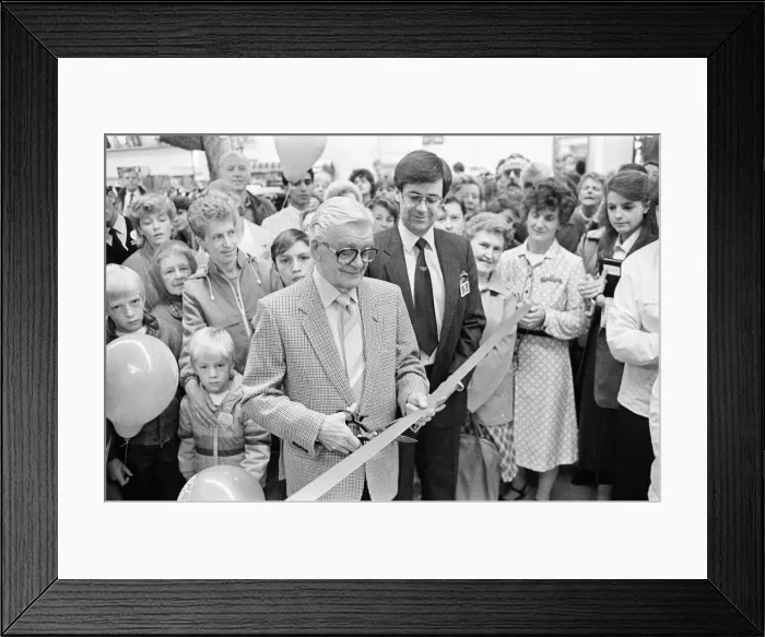 Framed Print : Compo - alias actor Bill Owen swapped his scruffy clothes for a smart new suit for