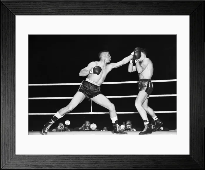 Framed Print : Randolph Turpin v Charles Numez, pictured in ring, fighting for vacant EBU (European Framed Print : Randolph Turpin v Charles Numez, pictured in ring, fighting for vacant EBU (European