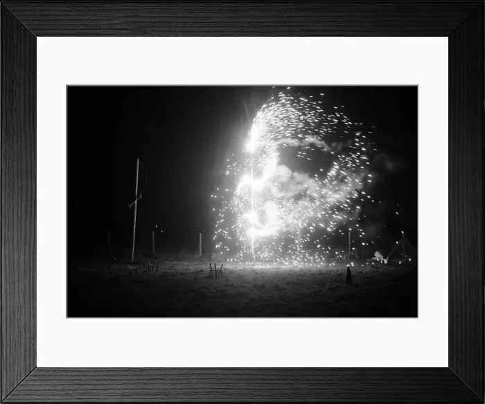 Framed Print : Bonfire Night at Waterloo Meadows park, Reading, Berkshire, November 1980 Framed Print : Bonfire Night at Waterloo Meadows park, Reading, Berkshire, November 1980