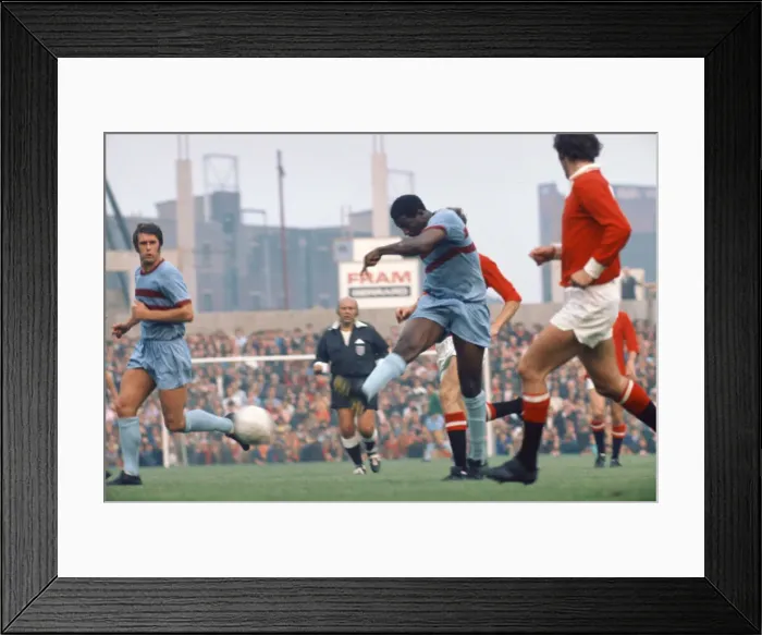 Framed Print : English League Division One match at Old Trafford. Manchester United 4 v West Ham Framed Print : English League Division One match at Old Trafford. Manchester United 4 v West Ham