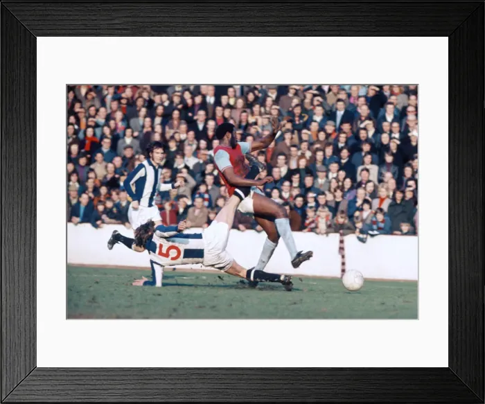 Framed Print : English League Division One match at Upton Park. West Ham United 2 v West Bromwich Framed Print : English League Division One match at Upton Park. West Ham United 2 v West Bromwich