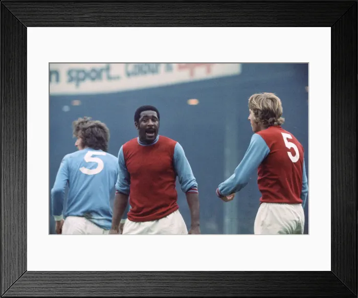 Framed Print : English League Division One match at Maine Road. Manchester City 4 v West Ham Framed Print : English League Division One match at Maine Road. Manchester City 4 v West Ham