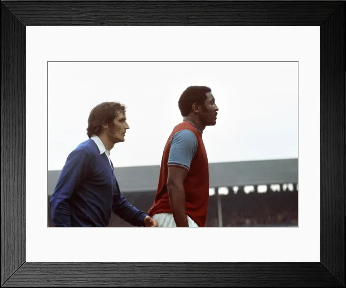 Framed Print : English League Division One match at Goodison Park. Everton 1 v West Ham United 0 Framed Print : English League Division One match at Goodison Park. Everton 1 v West Ham United 0
