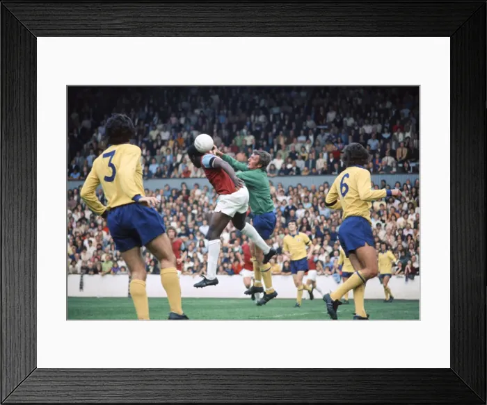 Framed Print : English League Division One match at Upton Park. West Ham United 2 v Manchester