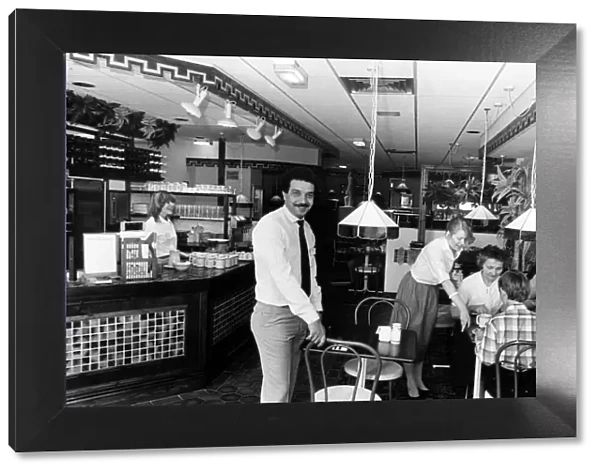 Pizzaland Restaurant, Lime Street, Liverpool, 7th June 1984