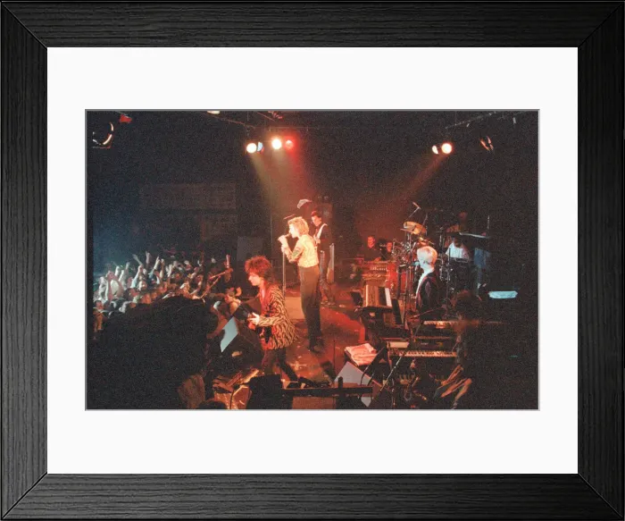 Framed Print : Simon Le Bon singing with his band Duran Duran live on the 11th November 1988 Framed Print : Simon Le Bon singing with his band Duran Duran live on the 11th November 1988