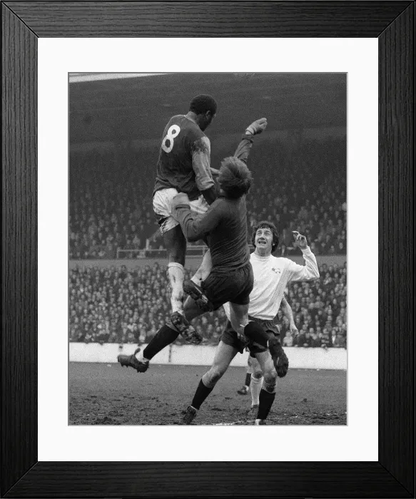 Framed Print : English League Division One match at Upton Park. West Ham United 3 v Derby County 3 Framed Print : English League Division One match at Upton Park. West Ham United 3 v Derby County 3