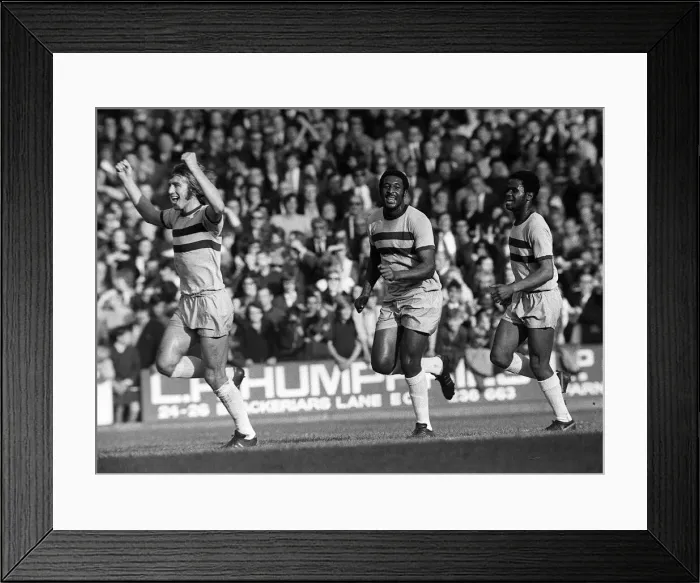 Framed Print : English League Division One match at Selhurst Park. Crystal Palace 0 v West Ham Framed Print : English League Division One match at Selhurst Park. Crystal Palace 0 v West Ham