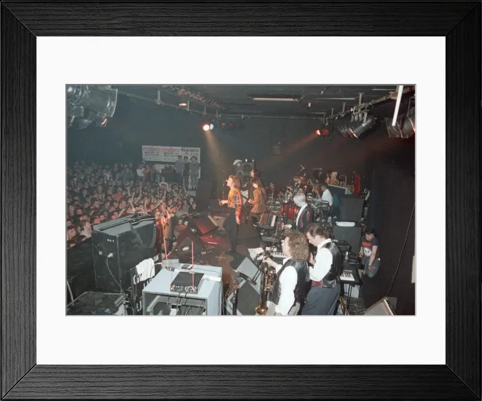 Framed Print : Simon Le Bon singing with his band Duran Duran live on the 11th November 1988