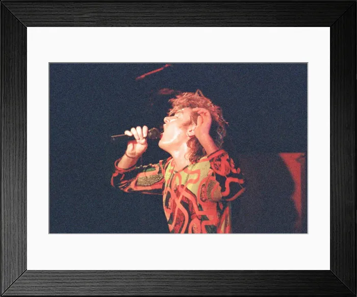 Framed Print : Simon Le Bon singing with his band Duran Duran live on the 11th November 1988 Framed Print : Simon Le Bon singing with his band Duran Duran live on the 11th November 1988