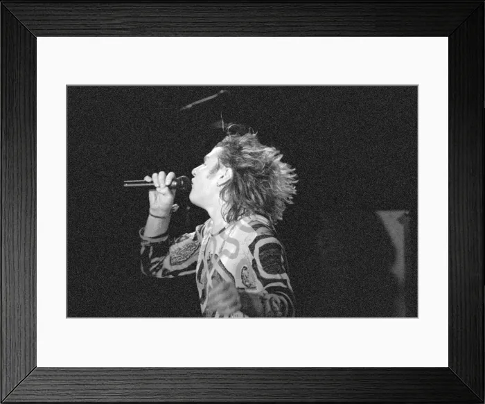 Framed Print : Simon Le Bon singing with his band Duran Duran live on the 11th November 1988