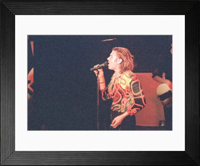 Framed Print : Simon Le Bon singing with his band Duran Duran live on the 11th November 1988