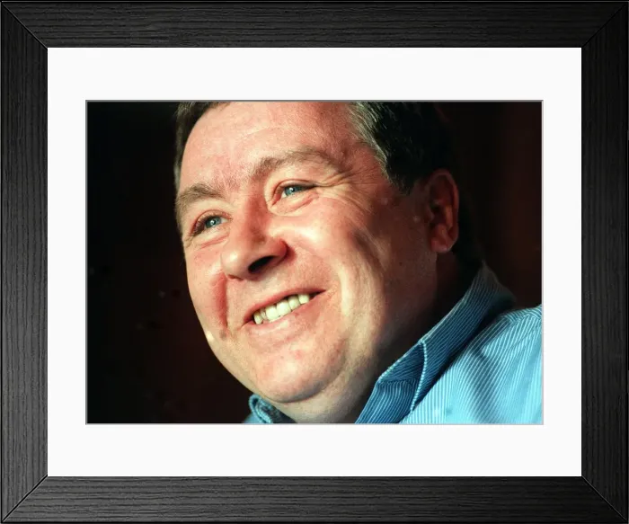 Framed Print : Gregor Fisher at Uplawmoor Hotel 4th May 1999