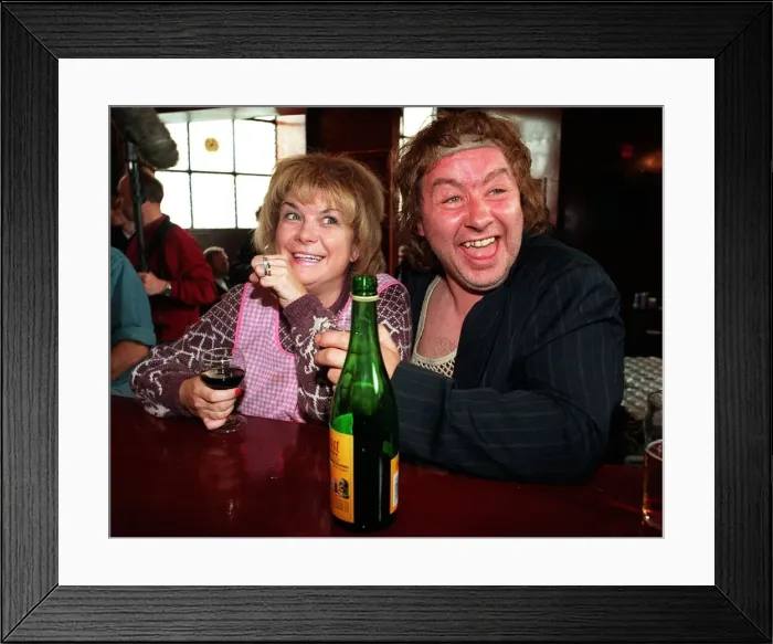 Framed Print : Rab C Nesbitt Elaine C Smith and Gregor Fisher as Rab and Mary in TV series Framed Print : Rab C Nesbitt Elaine C Smith and Gregor Fisher as Rab and Mary in TV series