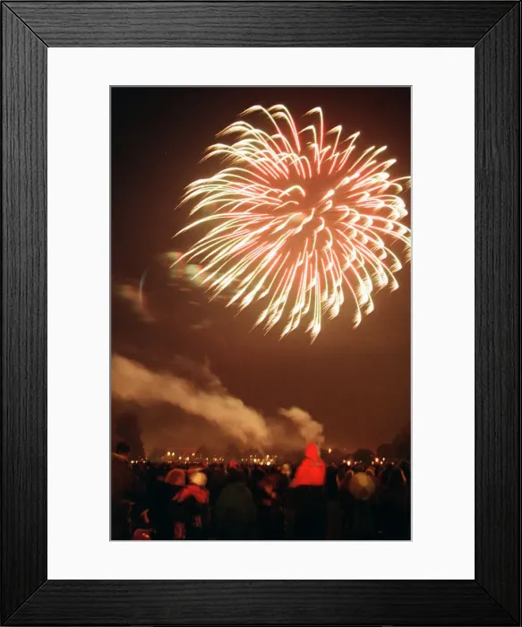 Framed Print : Fireworks, Kings Meadow park, Reading, Berkshire, 4th November 1995 Framed Print : Fireworks, Kings Meadow park, Reading, Berkshire, 4th November 1995