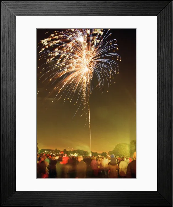 Framed Print : Fireworks, Kings Meadow park, Reading, Berkshire, 4th November 1995 Framed Print : Fireworks, Kings Meadow park, Reading, Berkshire, 4th November 1995
