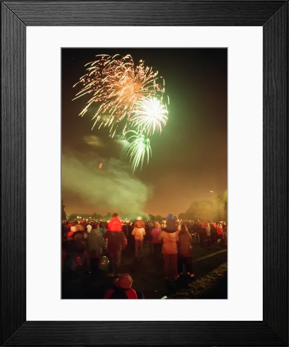 Framed Print : Fireworks, Kings Meadow park, Reading, Berkshire, 4th November 1995 Framed Print : Fireworks, Kings Meadow park, Reading, Berkshire, 4th November 1995