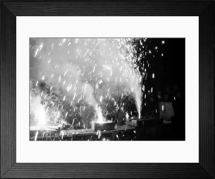 Framed Print : Bonfire Night, Reading, Berkshire, November 1975 Framed Print : Bonfire Night, Reading, Berkshire, November 1975