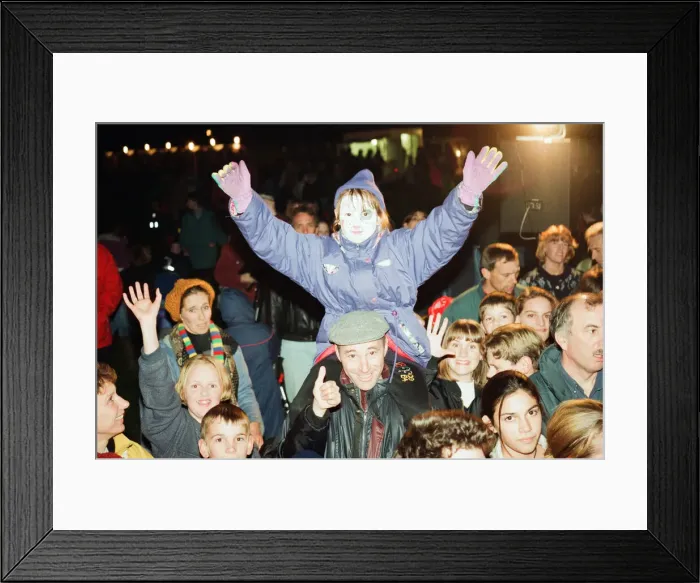 Framed Print : Fireworks, Kings Meadow park, Reading, Berkshire, 4th November 1995