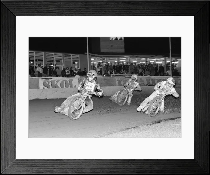 Framed Print : Speedway, Reading v Bradford, at the Smallmead Stadium, Reading, 23rd September 1992 Framed Print : Speedway, Reading v Bradford, at the Smallmead Stadium, Reading, 23rd September 1992