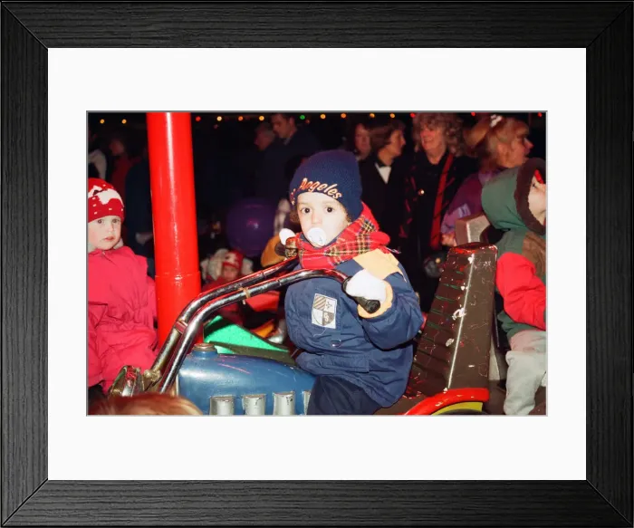 Framed Print : Fireworks, Kings Meadow park, Reading, Berkshire, 4th November 1995 Framed Print : Fireworks, Kings Meadow park, Reading, Berkshire, 4th November 1995