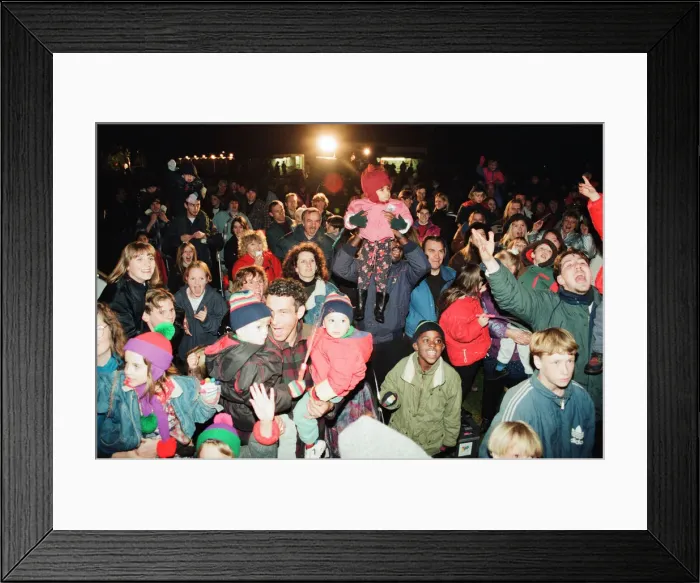 Framed Print : Fireworks, Kings Meadow park, Reading, Berkshire, 4th November 1995 Framed Print : Fireworks, Kings Meadow park, Reading, Berkshire, 4th November 1995
