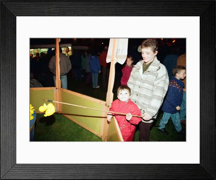 Framed Print : Fireworks, Kings Meadow park, Reading, Berkshire, 4th November 1995 Framed Print : Fireworks, Kings Meadow park, Reading, Berkshire, 4th November 1995