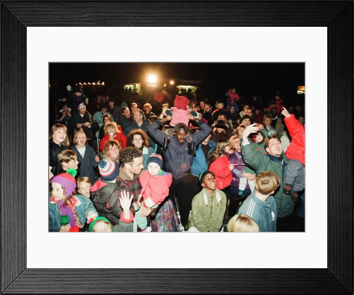 Framed Print : Fireworks, Kings Meadow park, Reading, Berkshire, 4th November 1995 Framed Print : Fireworks, Kings Meadow park, Reading, Berkshire, 4th November 1995