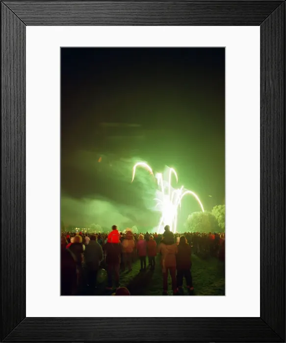 Framed Print : Fireworks, Kings Meadow park, Reading, Berkshire, 4th November 1995 Framed Print : Fireworks, Kings Meadow park, Reading, Berkshire, 4th November 1995