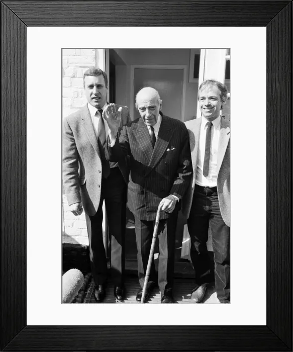 Framed Print : Grand National Winner, Maori Venture and owner Jim Joel Framed Print : Grand National Winner, Maori Venture and owner Jim Joel