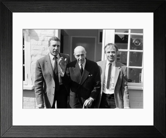 Framed Print : Grand National Winner, Maori Venture and owner Jim Joel