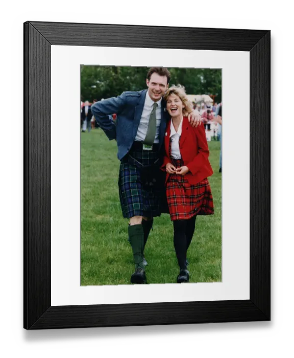 Framed Print : Blue Peter television presenters John Leslie and Anthea Turner - 1993 DR